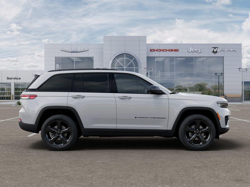 New 2025 Jeep Grand Cherokee Altitude X 4x4Image 28
