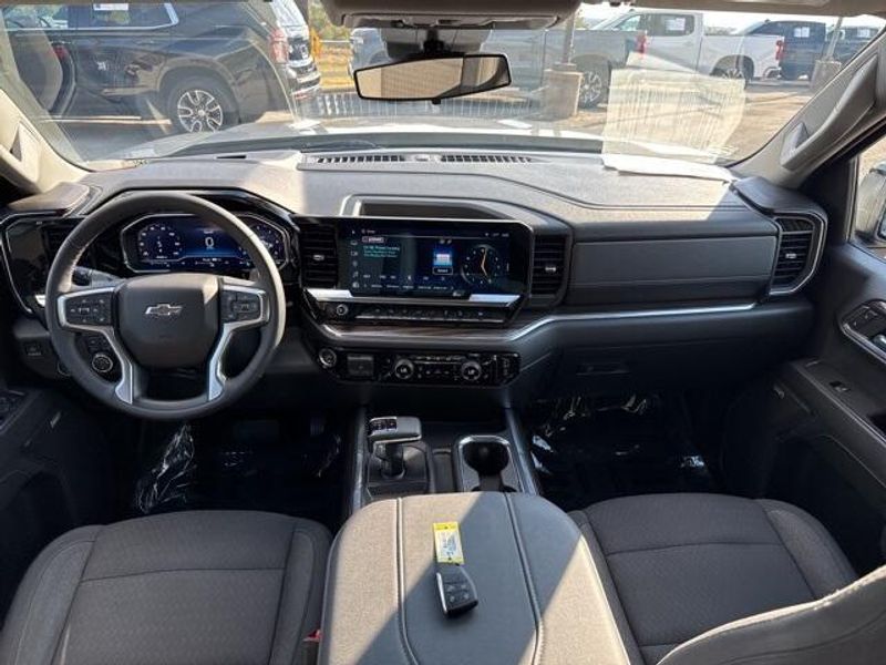 2024 Chevrolet Silverado 1500 RST photo 15