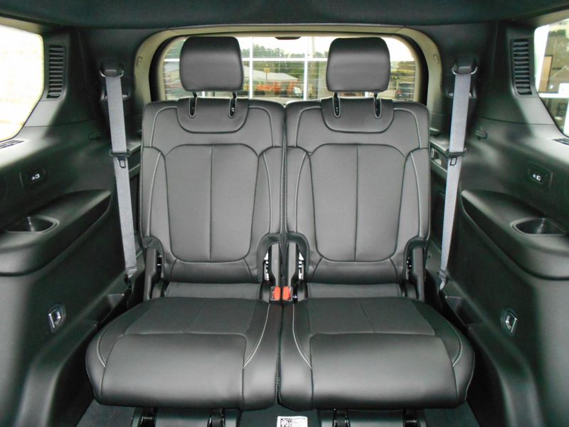 New 2025 Jeep Grand Cherokee L Limited 4x4Image 6