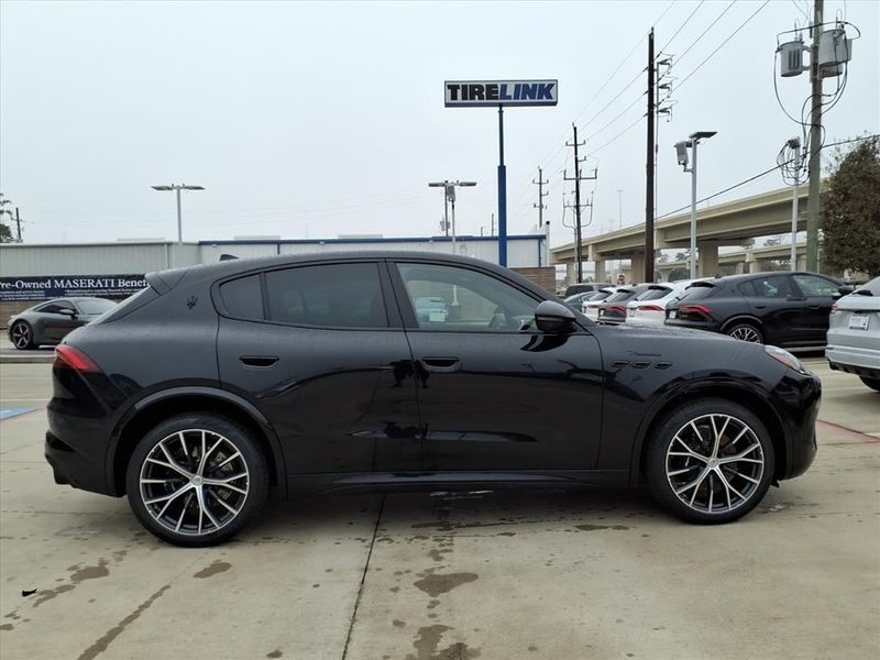 New 2026 Maserati Grecale ModenaImage 5