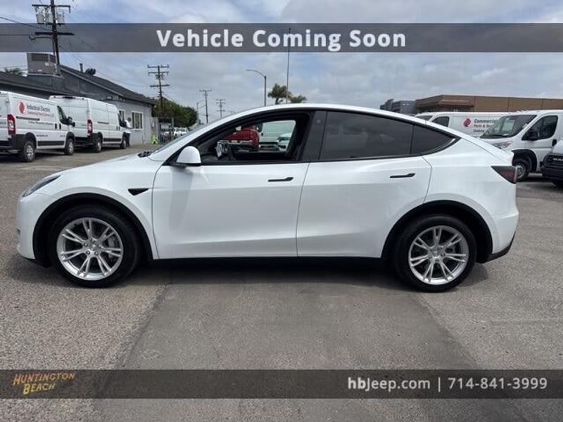 2022 Tesla Model Y Long RangeImage 8