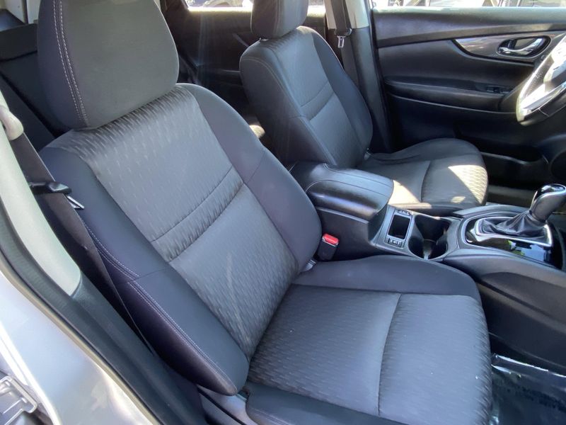 Used 2017 Nissan Rogue SVImage 11