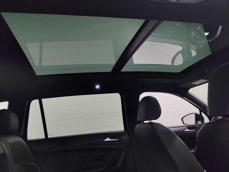 Used 2024 Volkswagen Tiguan AWD SEL R-Line w/Sunroof/NavImage 7