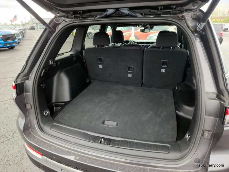 Used 2024 Jeep Grand Cherokee Laredo X