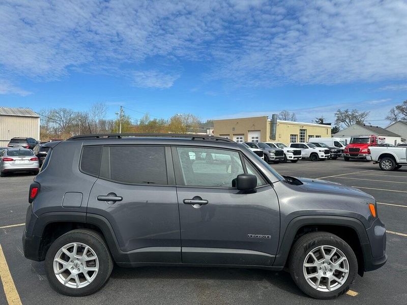 2022 Jeep Renegade LatitudeImage 12