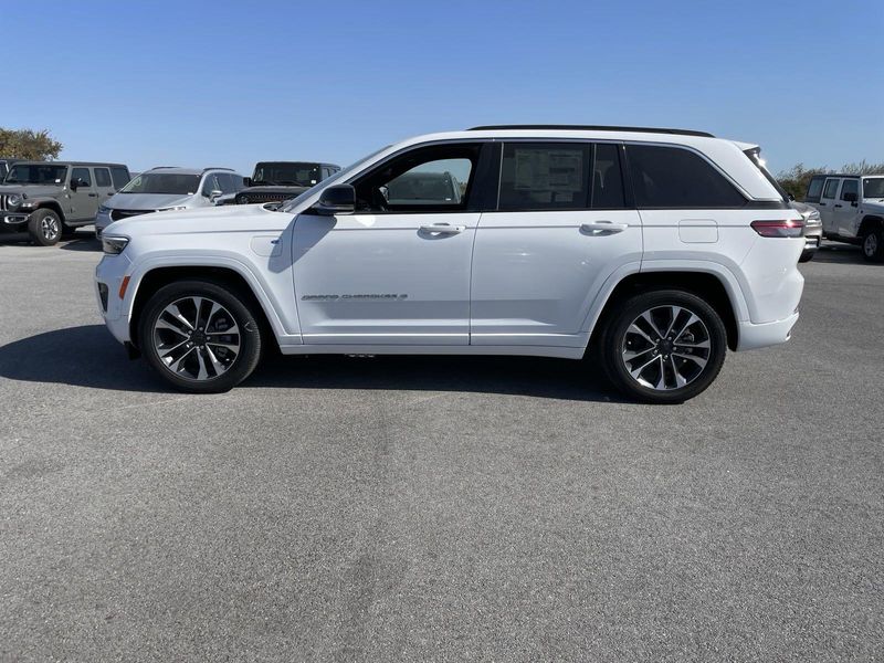 2024 Jeep Cherokee 4xe Overland photo 3