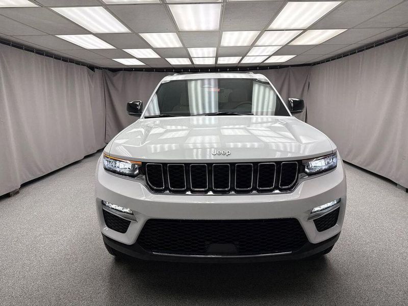 New 2025 Jeep Grand Cherokee Limited 4x4Image 5