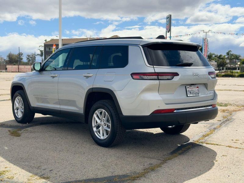 Used 2025 Jeep Grand Cherokee L LaredoImage 4