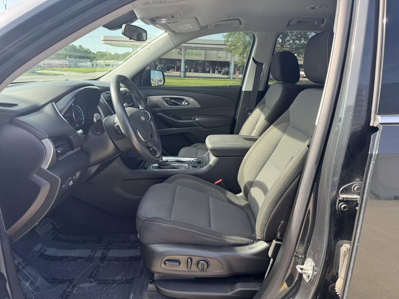 Used 2020 Chevrolet Traverse LT ClothImage 10