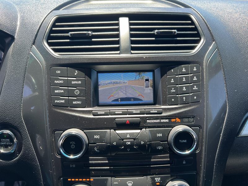2016 Ford Explorer XLTImage 16