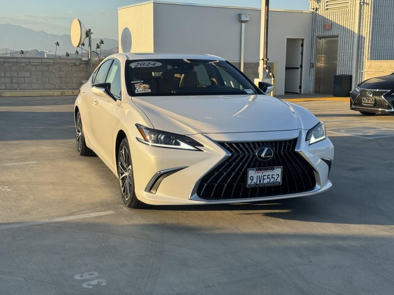 Used 2024 Lexus ES 350Image 2