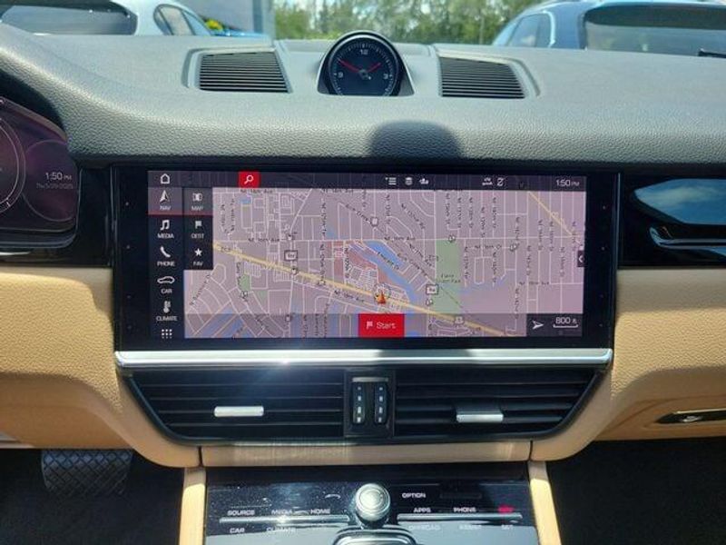 2021 Porsche Cayenne photo 22