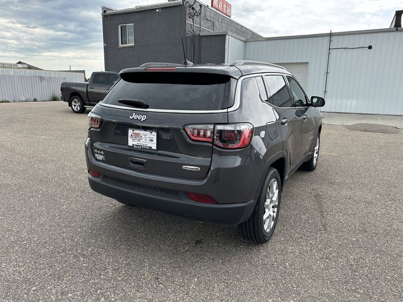 2024 Jeep Compass Latitude Lux 4x4Image 9