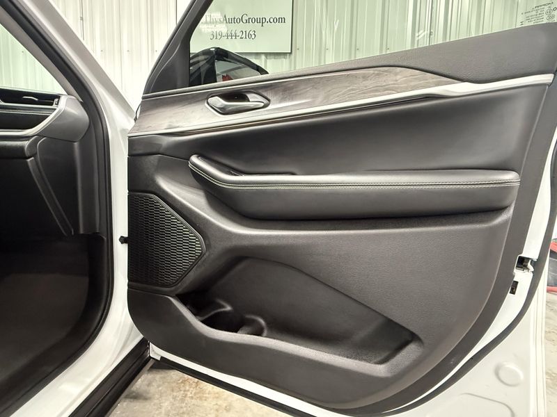 Used 2023 Jeep Grand Cherokee L LimitedImage 13