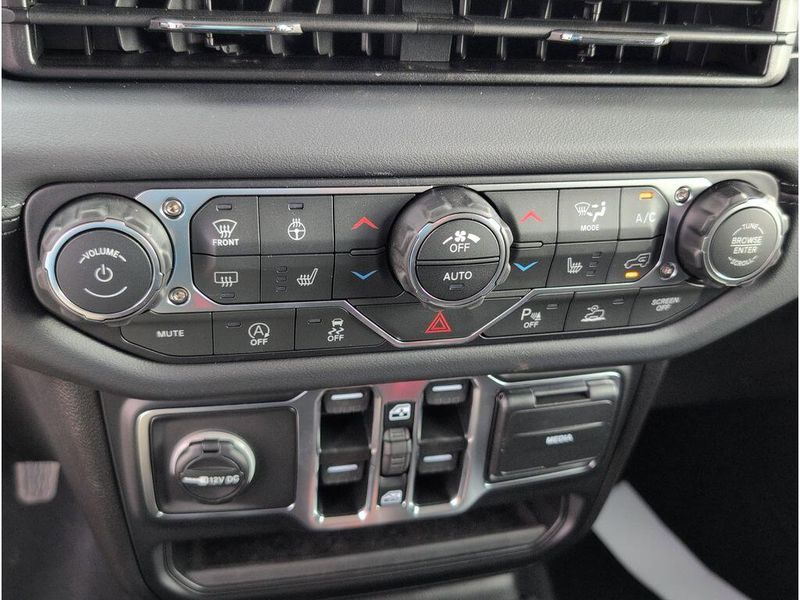 New 2026 Jeep Wrangler 4-door SaharaImage 17