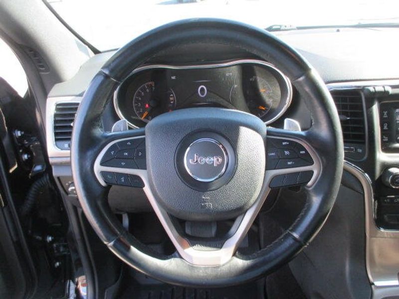 Used 2017 Jeep Grand Cherokee LaredoImage 18