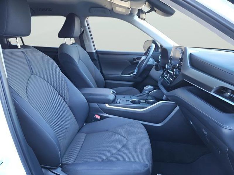 Used 2021 Toyota Highlander LE