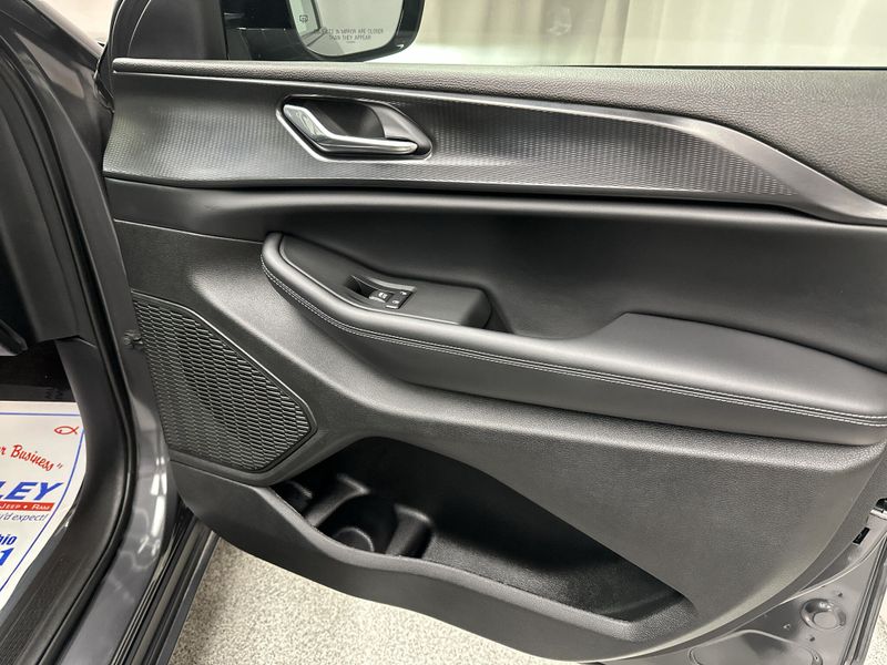 Used 2025 Jeep Grand Cherokee Altitude XImage 22