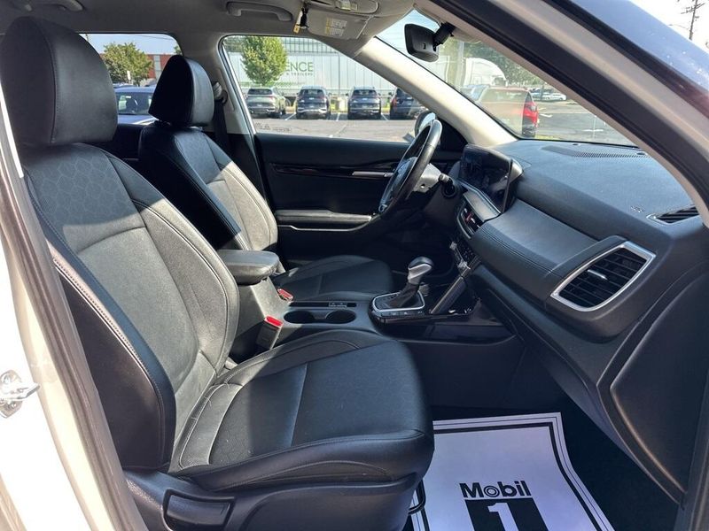 Used 2024 Kia Seltos SXImage 16