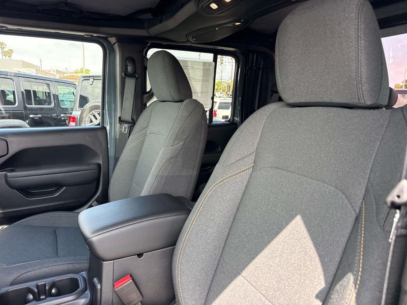New 2026 Jeep Gladiator Sport S 4x4