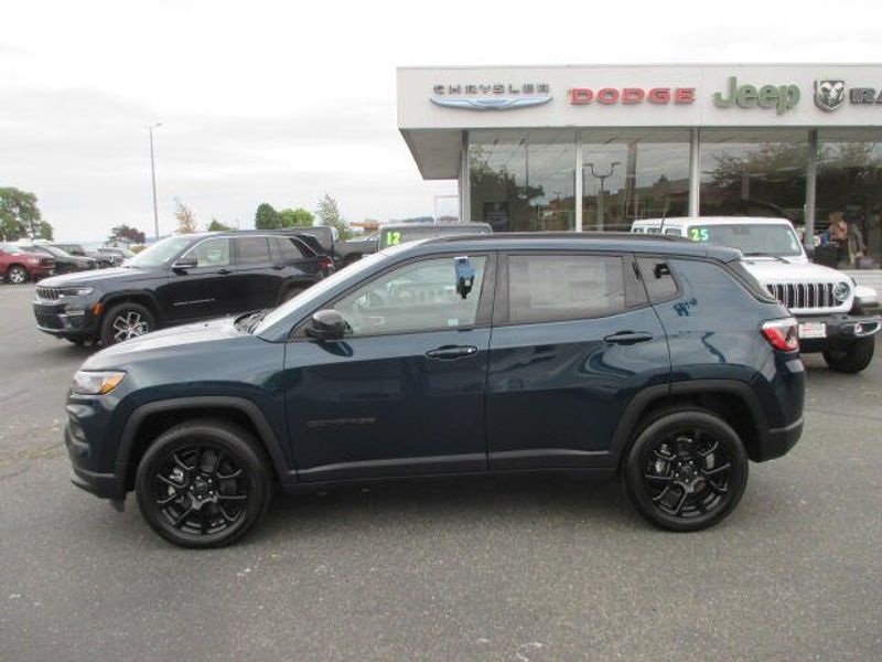 New 2026 Jeep Compass Latitude Altitude 4x4Image 13