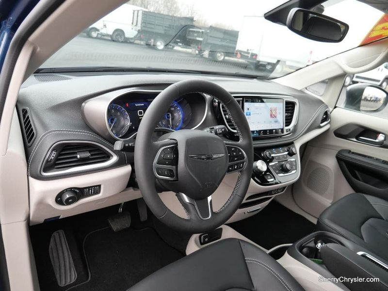 2023 Chrysler Pacifica Touring LImage 19