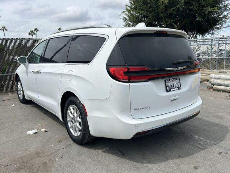 Used 2021 Chrysler Pacifica Touring LImage 3
