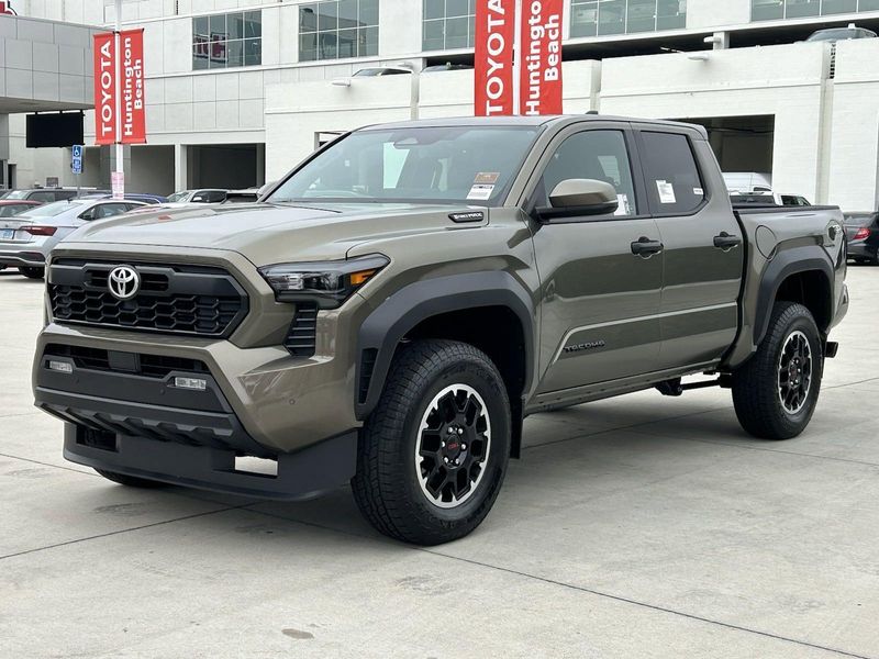 2024 Toyota Tacoma TRD Off Road HybridImage 6