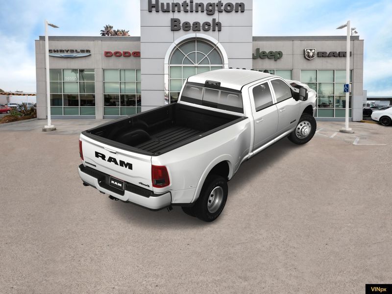 2025 RAM 3500 Laramie Crew Cab 4x4 DuallyImage 7