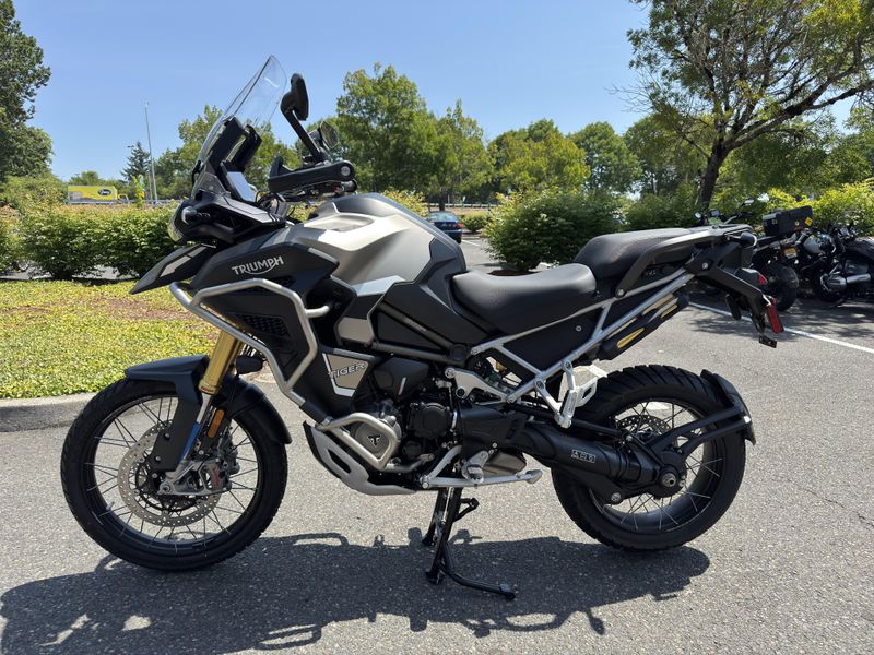 2025 Triumph Tiger 1200 Rally Explorer - MATTE SANDSTORM 