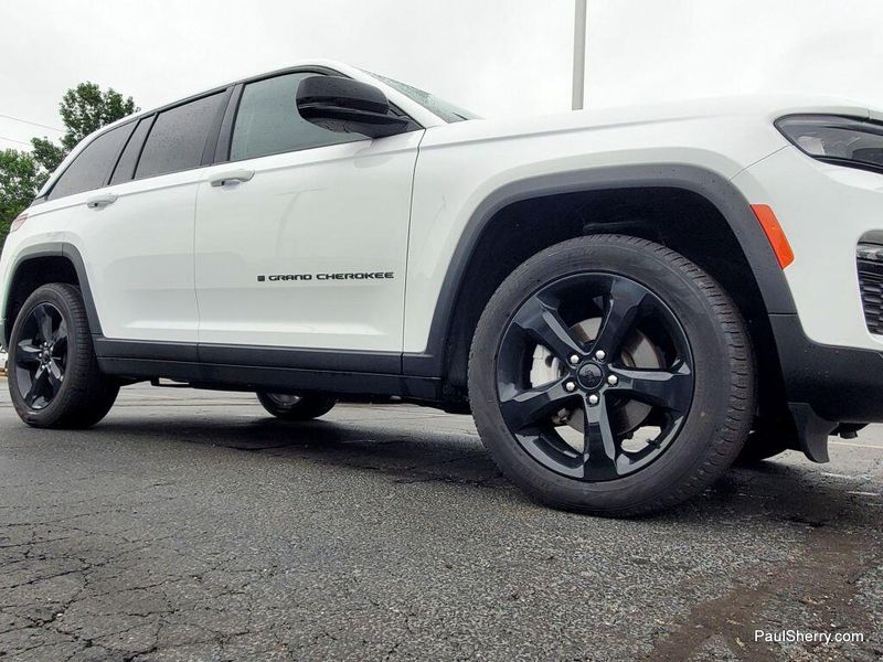 2023 Jeep Grand Cherokee Limited BlackImage 7