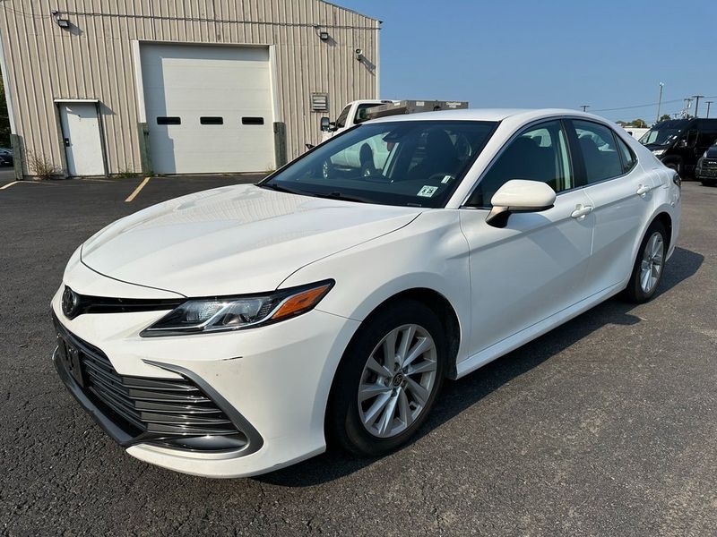 2022 Toyota Camry LEImage 8