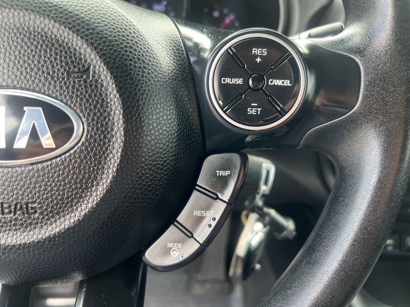 2016 Kia Soul BaseImage 11