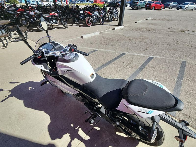 New 2025 CFMOTO 300SS Image 14