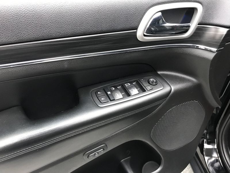 Used 2020 Jeep Grand Cherokee LimitedImage 3
