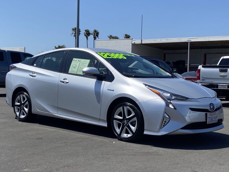 2016 Toyota Prius Three TouringImage 2