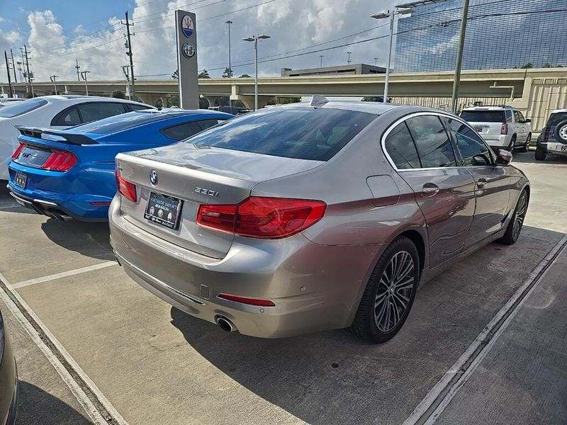Used 2019 BMW 5 Series 530i xDriveImage 3