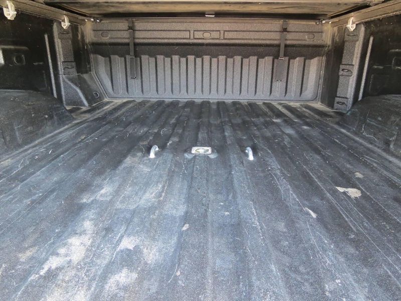 Used 2022 Chevrolet Silverado 2500HD LT 4x4 4dr Crew Cab SBImage 8