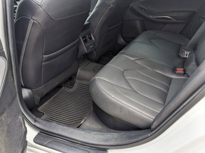 2022 Toyota Avalon Hybrid XLE in a Ice Edge exterior color and Blackinterior. Johnson Dodge 601-693-6343 pixelmotiondemo.com 