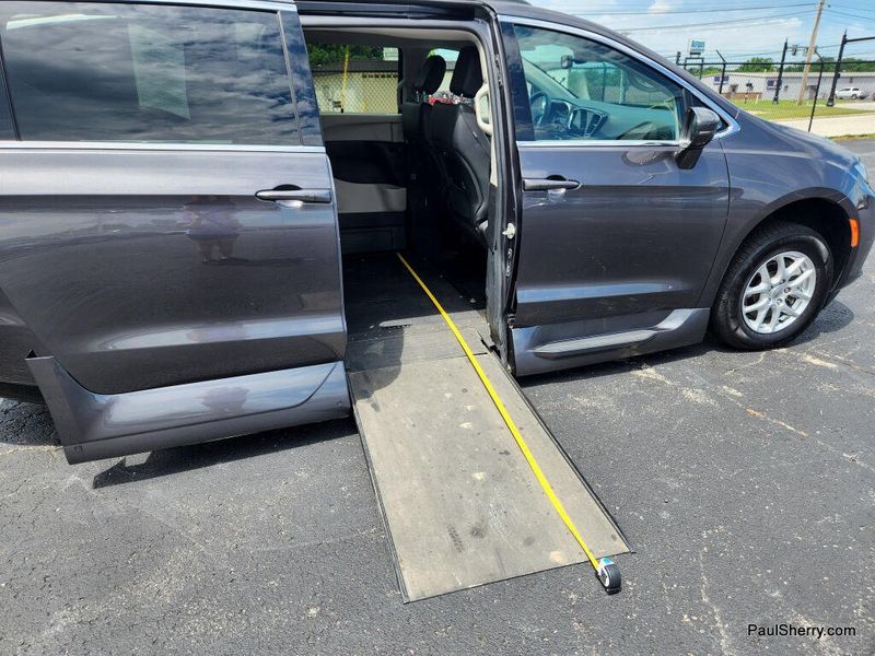 Used 2022 Chrysler Pacifica Touring L