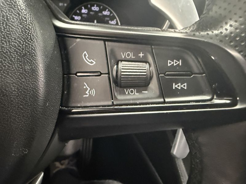 Used 2023 Alfa Romeo Stelvio VeloceImage 17