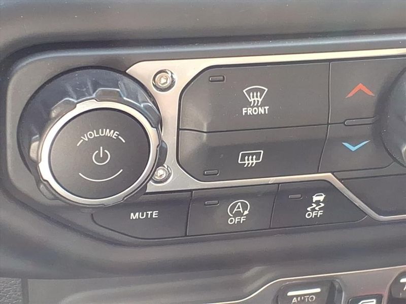 Used 2019 Jeep Wrangler Unlimited SaharaImage 26