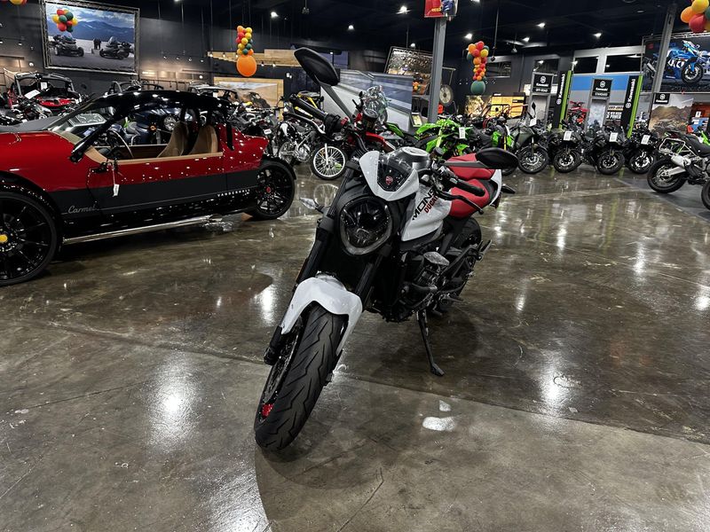 2024 Ducati MONSTER PLUS Image 3