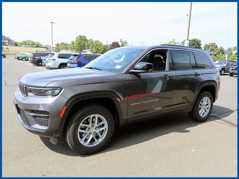 2024 Jeep Grand Cherokee LaredoImage 1