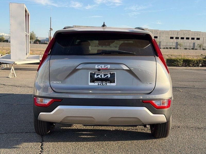 New 2026 Kia Niro EXImage 6