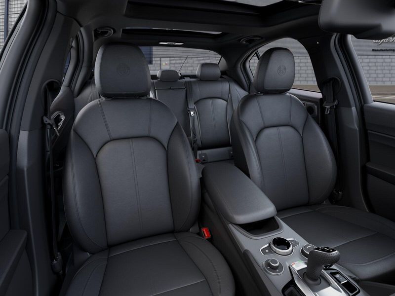 New 2026 Alfa Romeo Giulia AwdImage 9