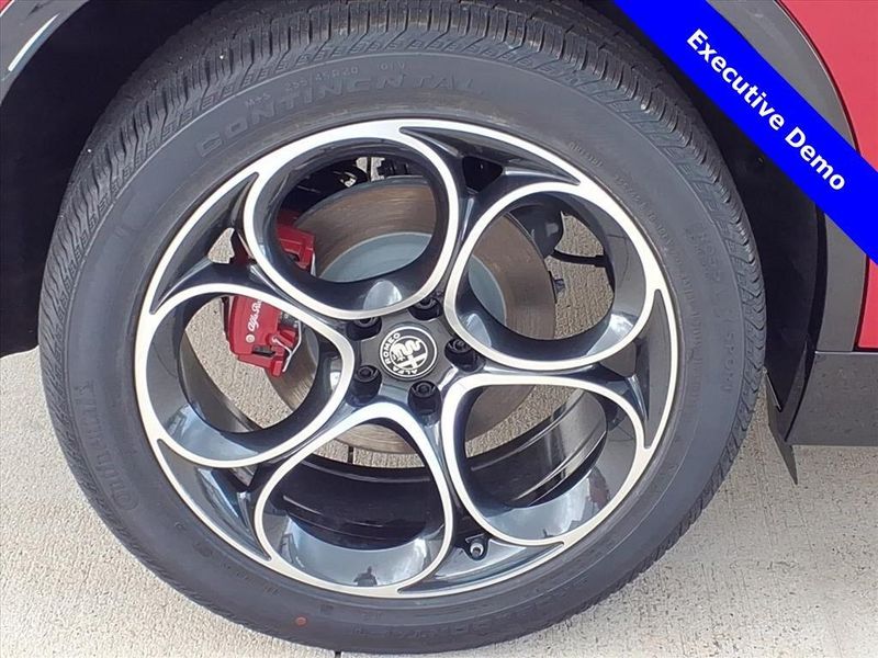 New 2025 Alfa Romeo Stelvio VeloceImage 6