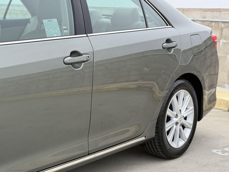 2013 Toyota Camry Hybrid XLEImage 9