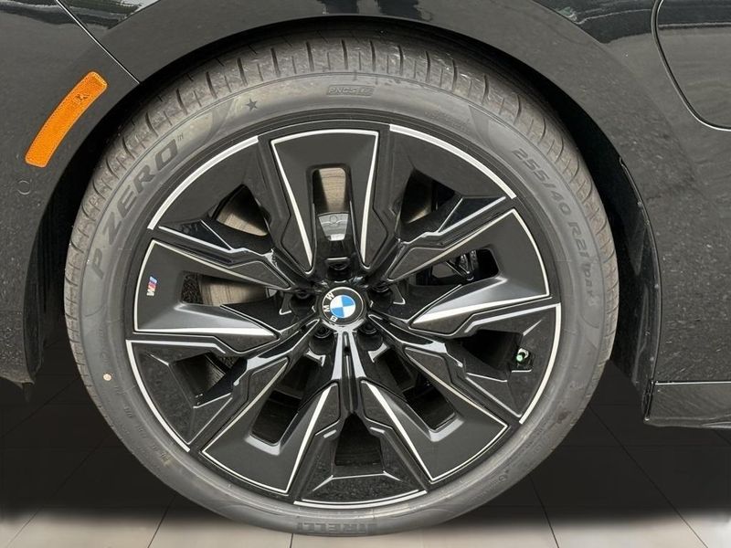 2025 BMW 7 Series 750e xDriveImage 16