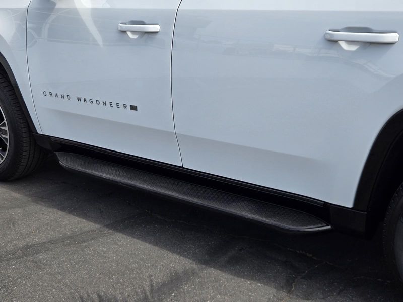 2026 Jeep Grand Wagoneer 4x2